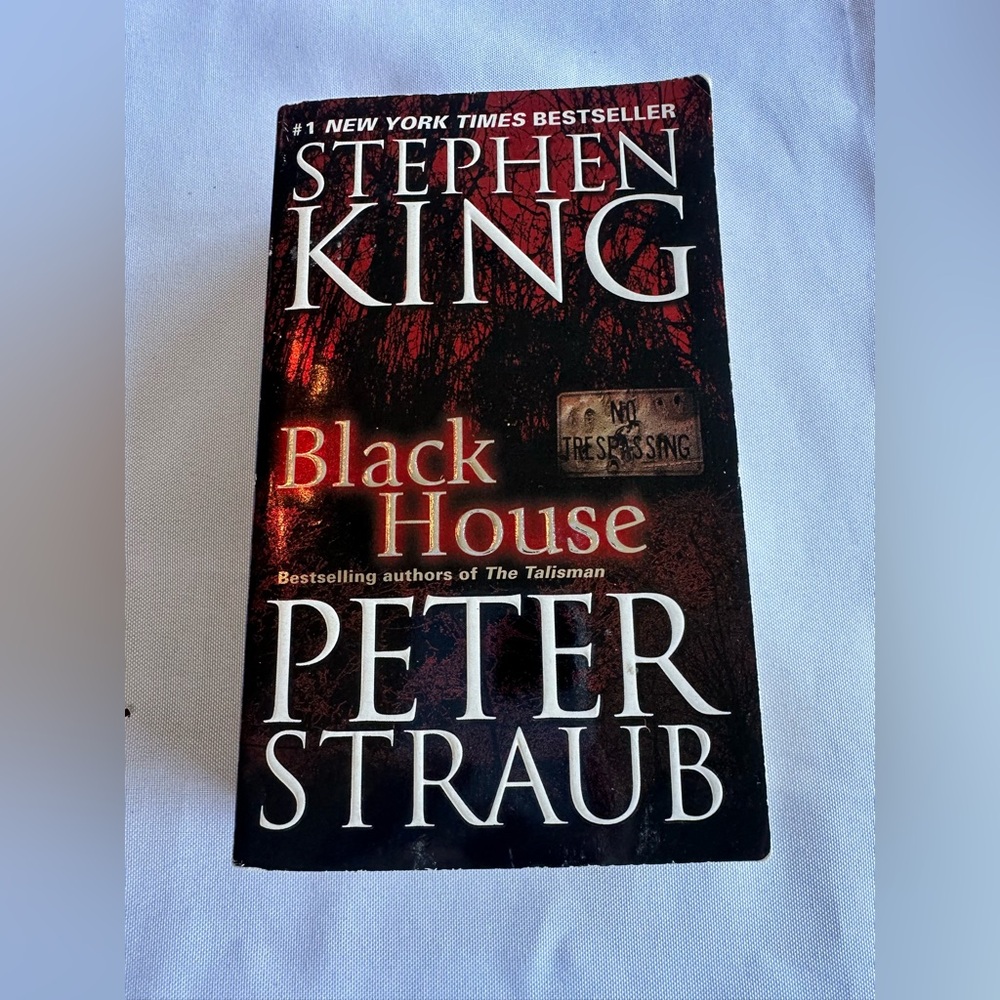 Black House Paperback Book by Stephen King and Peter Straub 2002